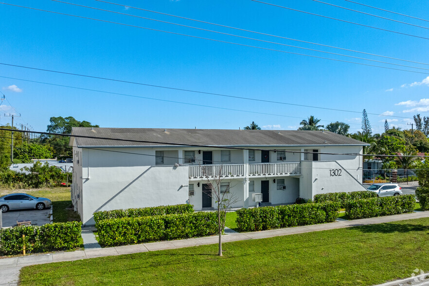 1302 12th Ave S, Lake Worth, FL for sale - Building Photo - Image 2 of 20