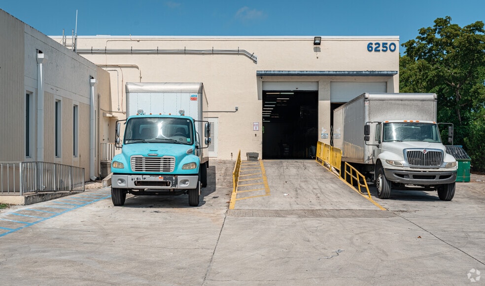 6250 NW 27th Way, Fort Lauderdale, FL for lease - Building Photo - Image 2 of 4