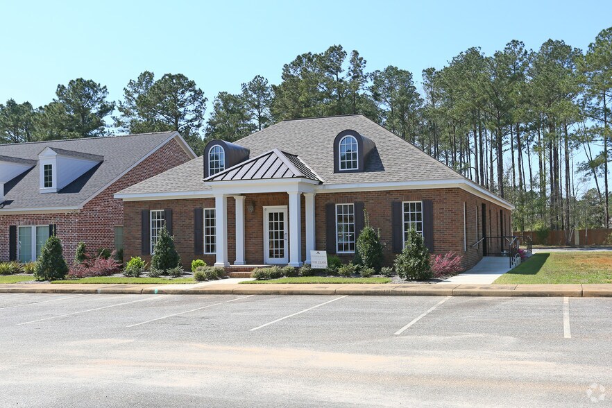 200 Grove Park Ln, Dothan, AL 36305