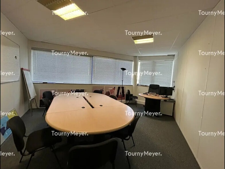 Office in Mauguio for lease - Building Photo - Image 3 of 6