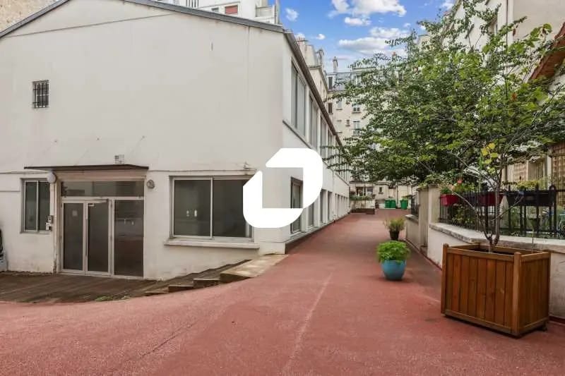 Office in Paris for lease - Building Photo - Image 2 of 9