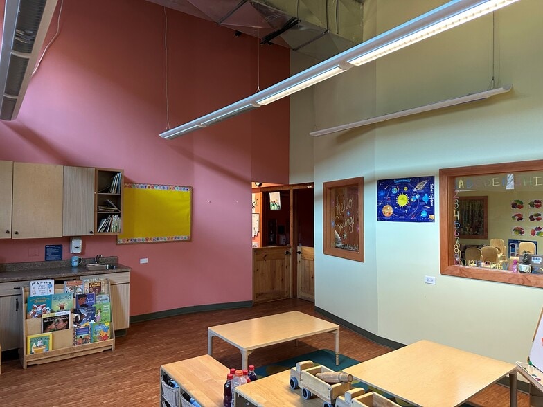 118 S Ashland Ave, Chicago, IL for lease - Interior Photo - Image 2 of 6