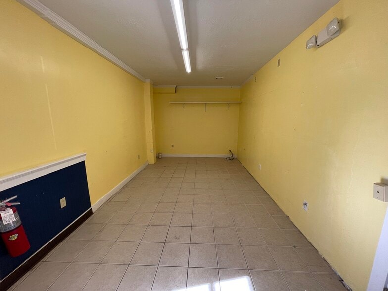 410 W Falmouth Hwy, Falmouth, MA for lease - Interior Photo - Image 3 of 11