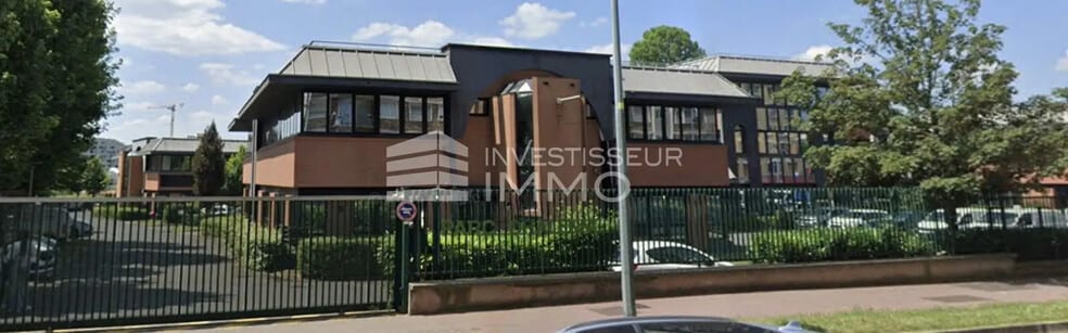 Flex in Saint-Ouen-sur-Seine for lease - Building Photo - Image 1 of 4