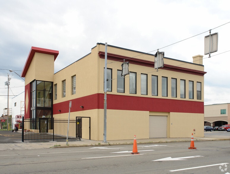 319-327 Elm St, Buffalo, NY for sale - Building Photo - Image 2 of 3