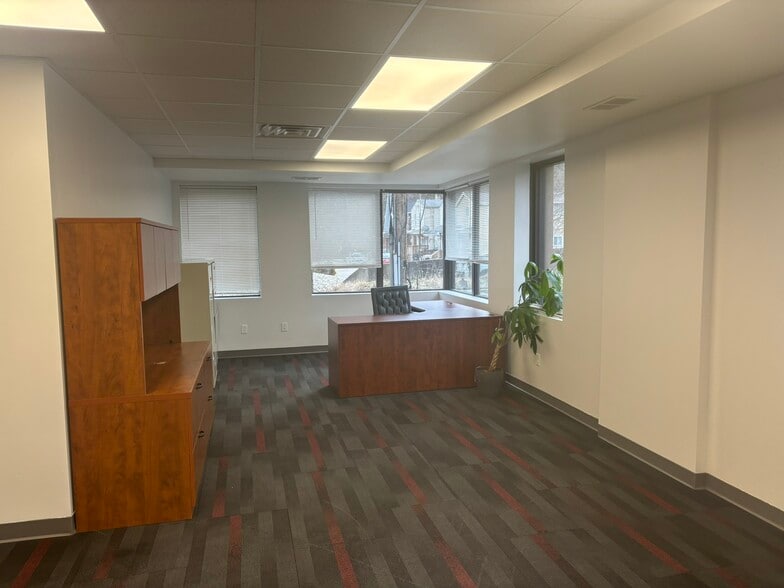 29 Noblestown Rd, Carnegie, PA for lease - Building Photo - Image 3 of 23