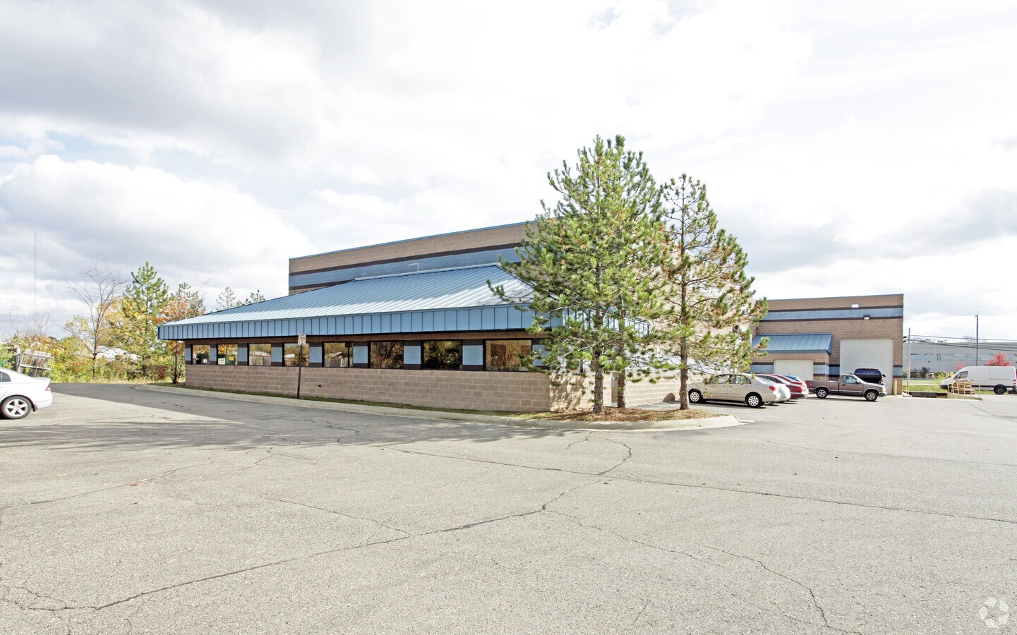 29592 Beck Rd, Wixom, MI 48393