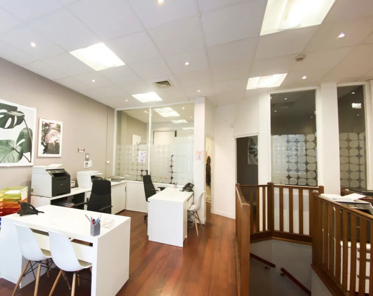 Office in Paris for lease Interior Photo- Image 1 of 6