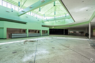 5440 NW 86th St, Johnston, IA for lease Interior Photo- Image 2 of 13