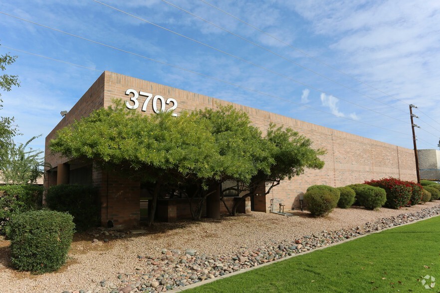 3702 E Roeser Rd, Phoenix, AZ for lease - Building Photo - Image 1 of 3