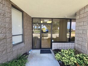 567-585 Interstate Blvd, Sarasota, FL for lease Interior Photo- Image 1 of 18