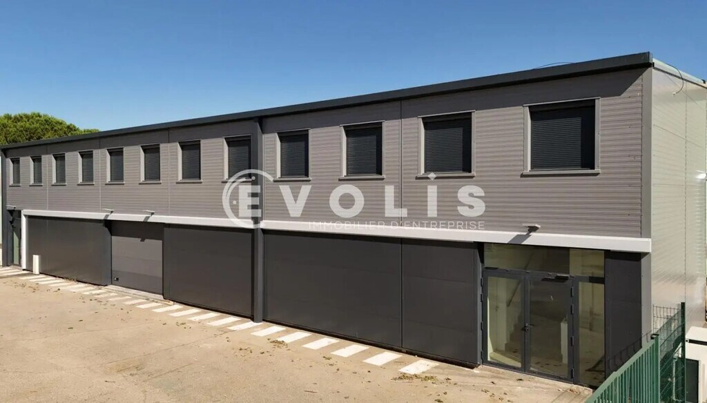 Location Local d'activités 600 m² - Photo 1