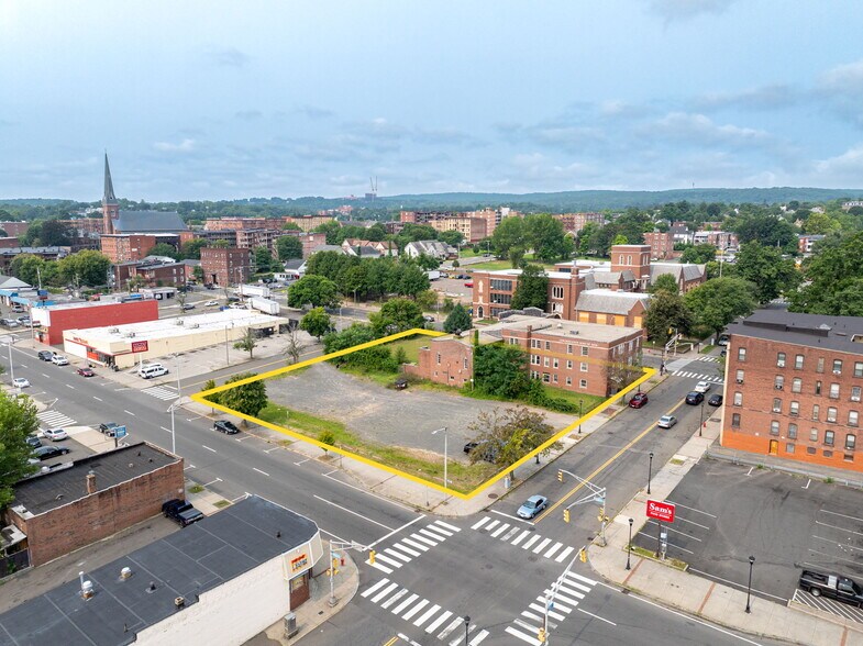 378 Maple St, Holyoke, MA for sale - Building Photo - Image 1 of 6