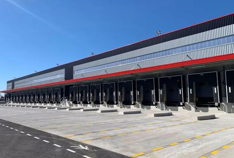 Industrial in Vitrolles for lease - Building Photo - Image 3 of 4