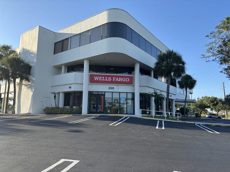 250 Tequesta Dr, Tequesta, FL for lease - Building Photo - Image 1 of 4