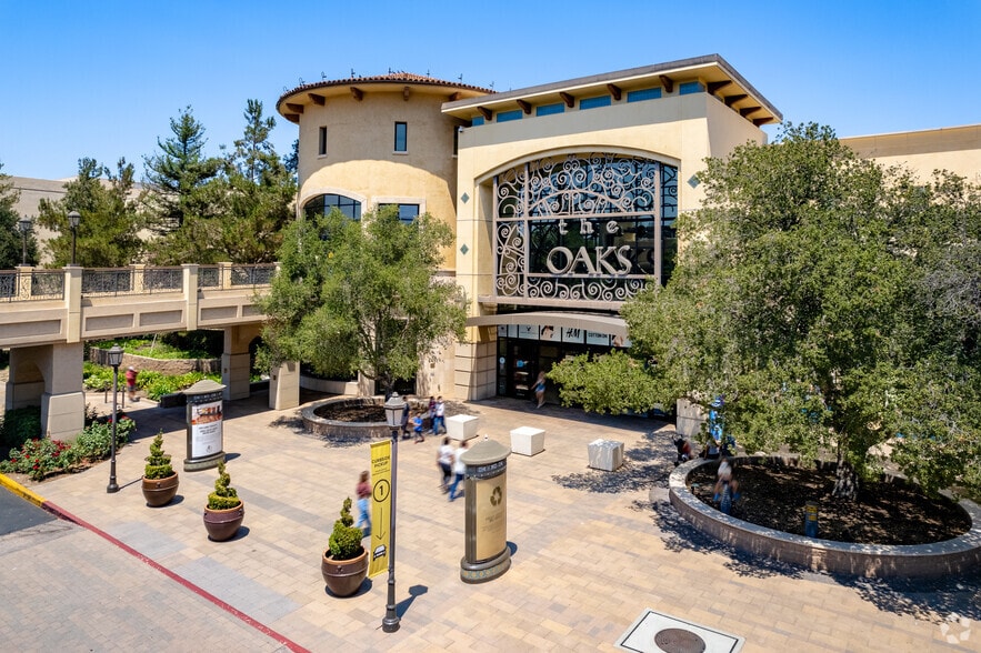 152-364 W Hillcrest Dr, Thousand Oaks, CA for sale - Building Photo - Image 1 of 1