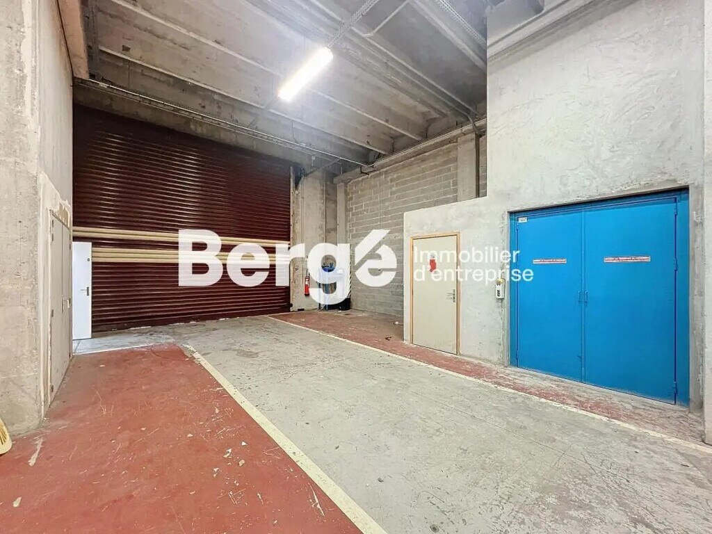 Location Entrepôt 1 480 m² - Photo 1