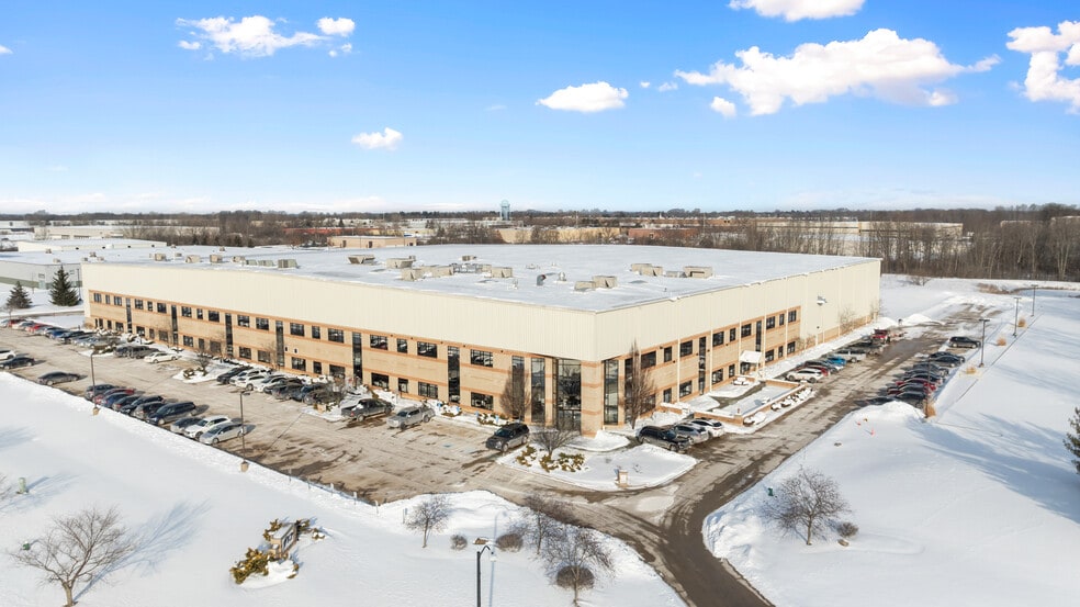 325 Campus Dr, Aurora, OH for sale - Building Photo - Image 1 of 1