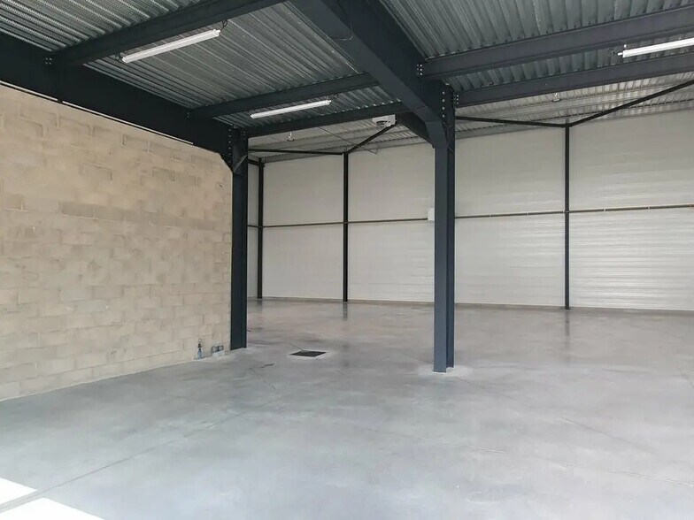 Flex in Villebon-sur-Yvette for lease - Building Photo - Image 2 of 4