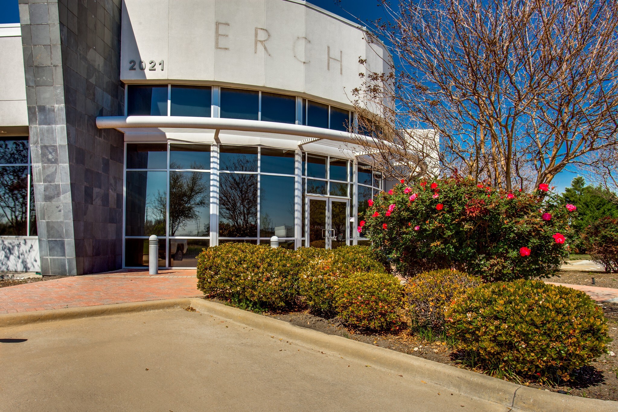 2021 Commerce Dr, McKinney, TX for sale Primary Photo- Image 1 of 1