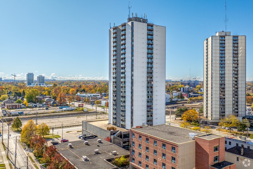 340 Colborne St, London, ON for lease - Building Photo - Image 2 of 22