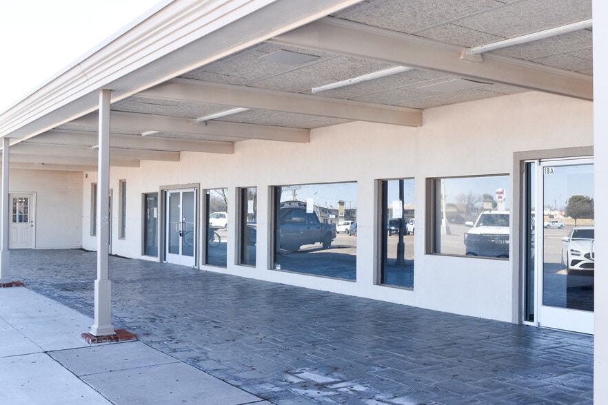 5300-5302 Avenue Q, Lubbock, TX for lease - Building Photo - Image 3 of 8