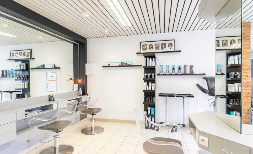 Retail in Plouzané for lease - Building Photo - Image 2 of 4