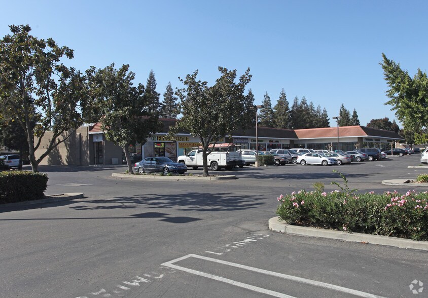 1320 Standiford Ave, Modesto, CA for lease - Building Photo - Image 1 of 3