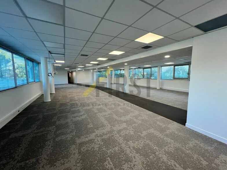 Office in Valbonne for lease - Building Photo - Image 3 of 11