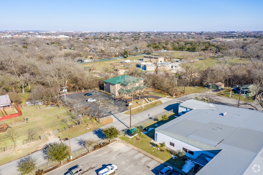 921 Lakeview Blvd, New Braunfels, TX for lease - Aerial - Image 2 of 13