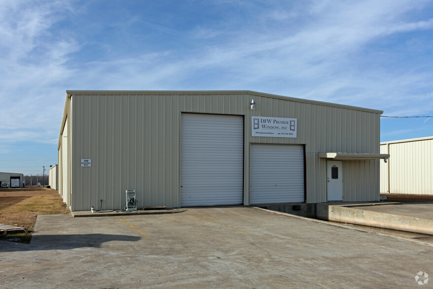 209 Industrial Dr, Forney, TX for lease - Building Photo - Image 2 of 2