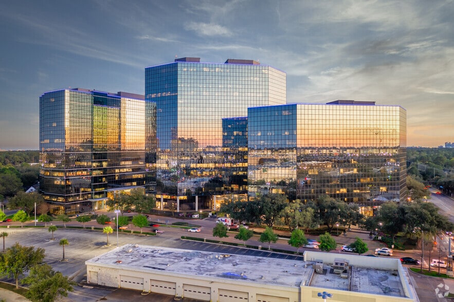 820 Gessner Rd, Houston, TX for lease - Building Photo - Image 1 of 26