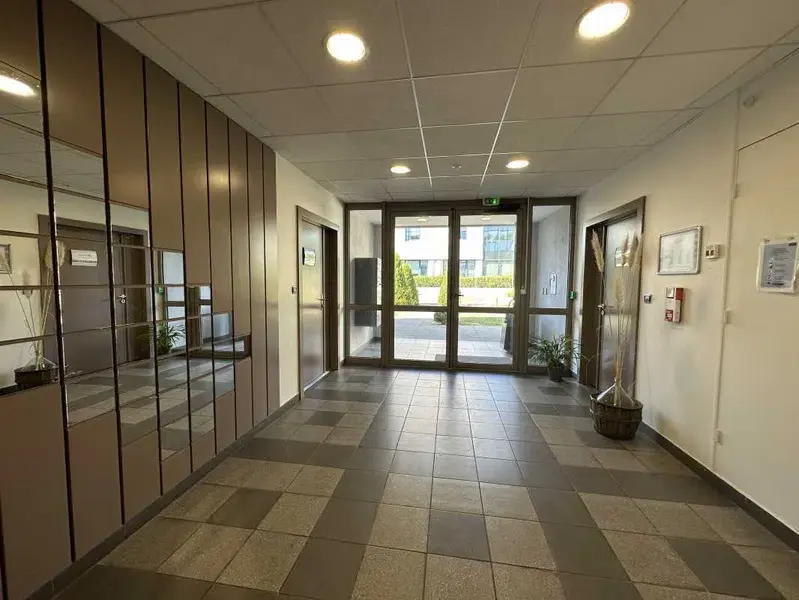 Office in Aix-en-Provence for lease Interior Photo- Image 1 of 6