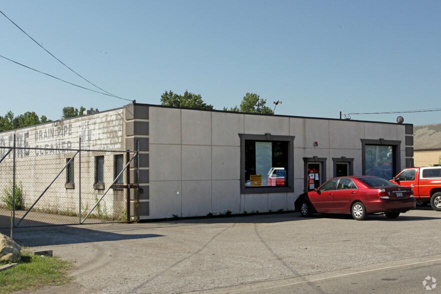 6216-6218 Strawberry Ln, Louisville, KY for sale - Primary Photo - Image 1 of 1