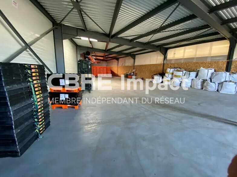 Flex in Darois for lease - Interior Photo - Image 3 of 6