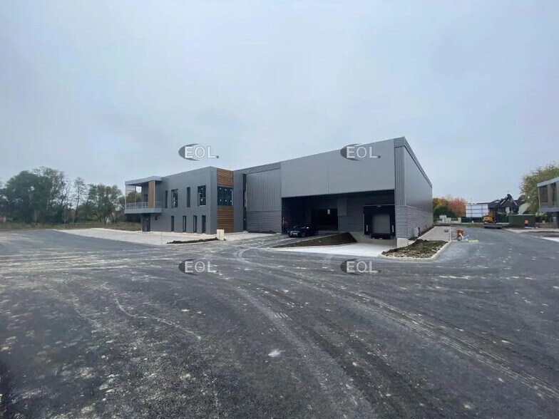 Flex in Courtry for lease - Building Photo - Image 1 of 4