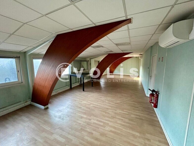 Office in Wissous for lease - Interior Photo - Image 2 of 12