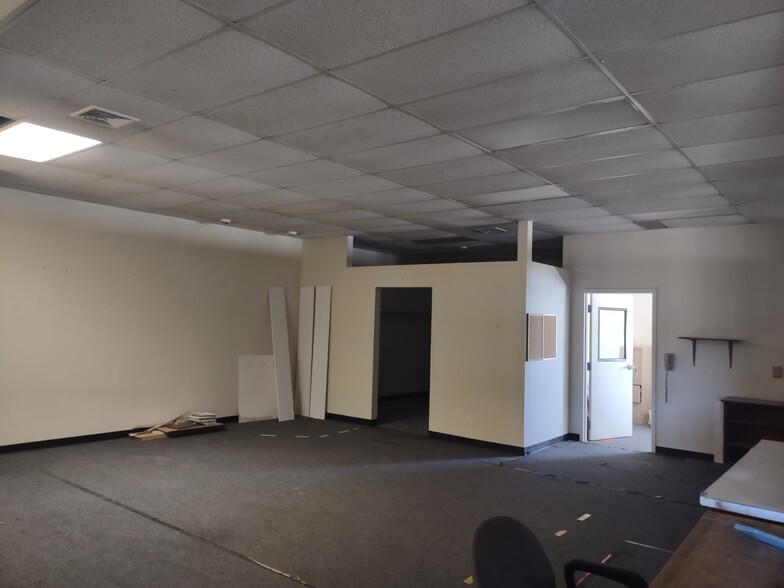 319 Broad St, Manchester, CT for lease - Interior Photo - Image 2 of 12