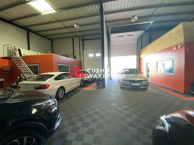 Flex in Plaisance-du-Touch for lease - Interior Photo - Image 3 of 6