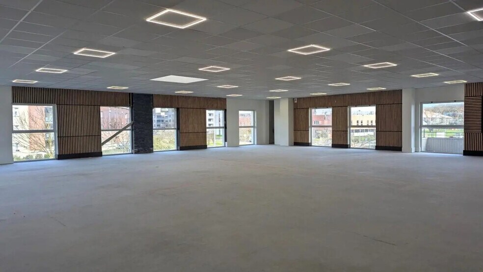 Retail in Colomiers for lease - Interior Photo - Image 2 of 7