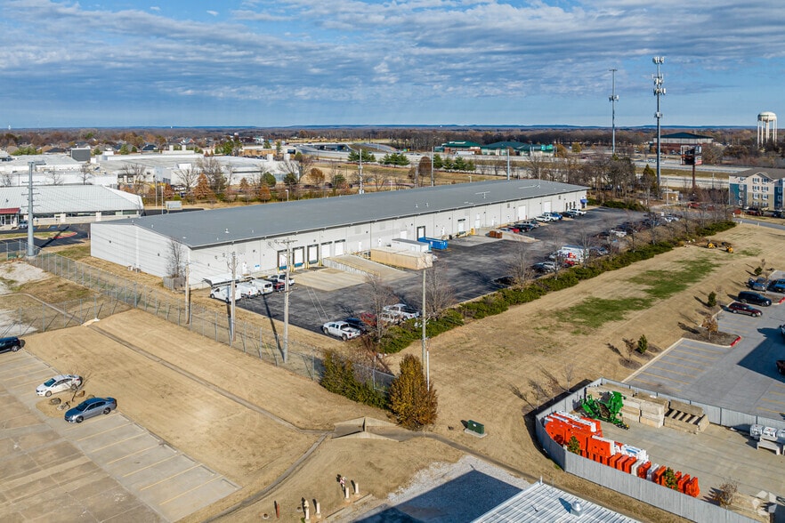1004 Phyllis St, Bentonville, AR for lease - Aerial - Image 2 of 4