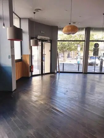 Flex in Perpignan for lease - Interior Photo - Image 2 of 4
