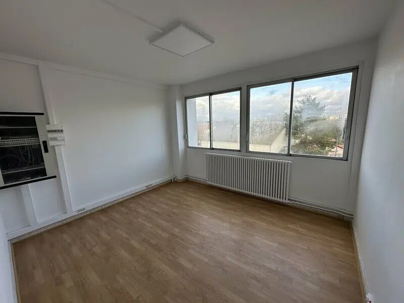 2 Rue Suchet, Maisons-Alfort for lease Interior Photo- Image 1 of 6