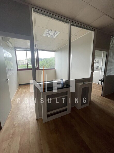 Flex in Vallauris for lease - Interior Photo - Image 3 of 9