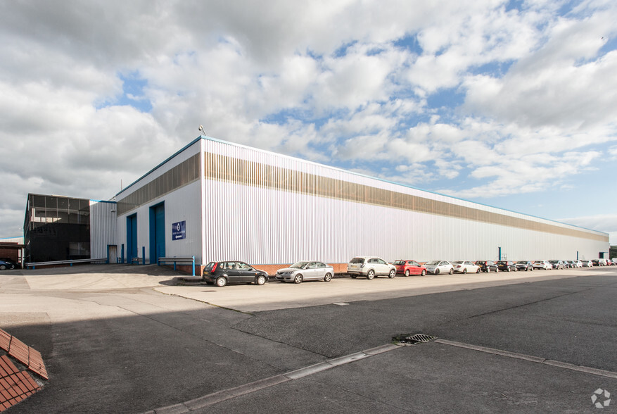 Kingsway, Bridgend for lease - Building Photo - Image 2 of 17