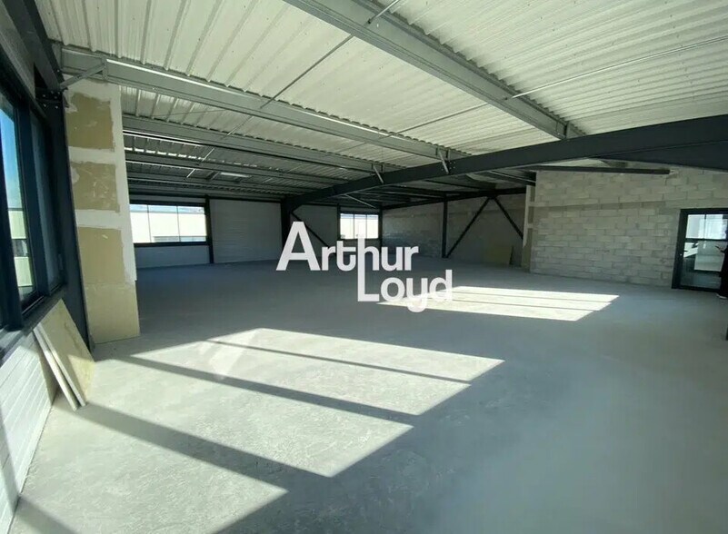 Office in Fréjus for lease - Interior Photo - Image 2 of 4