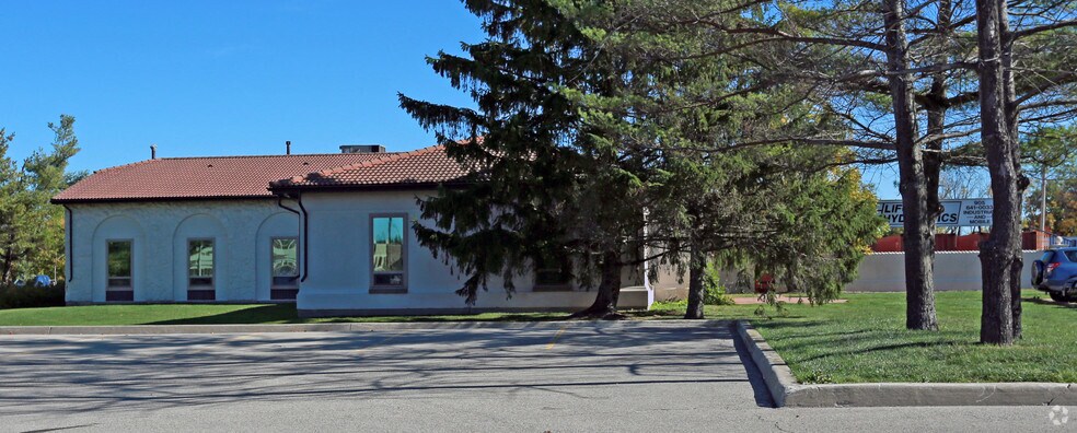 250 Martindale Rd, St Catharines, ON for lease - Building Photo - Image 3 of 4