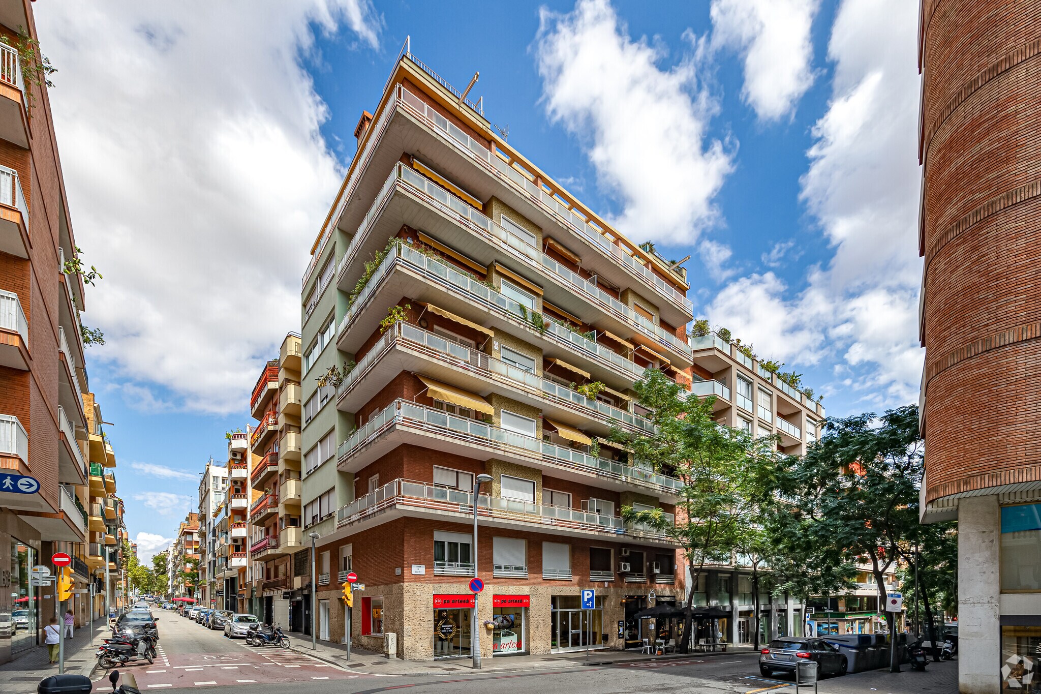 Carrer de Calvet, 50, Barcelona, Barcelona for lease Primary Photo- Image 1 of 3