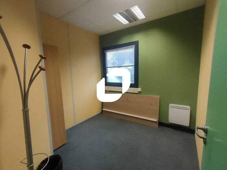Office in Noisy-le-Roi for lease - Interior Photo - Image 3 of 10