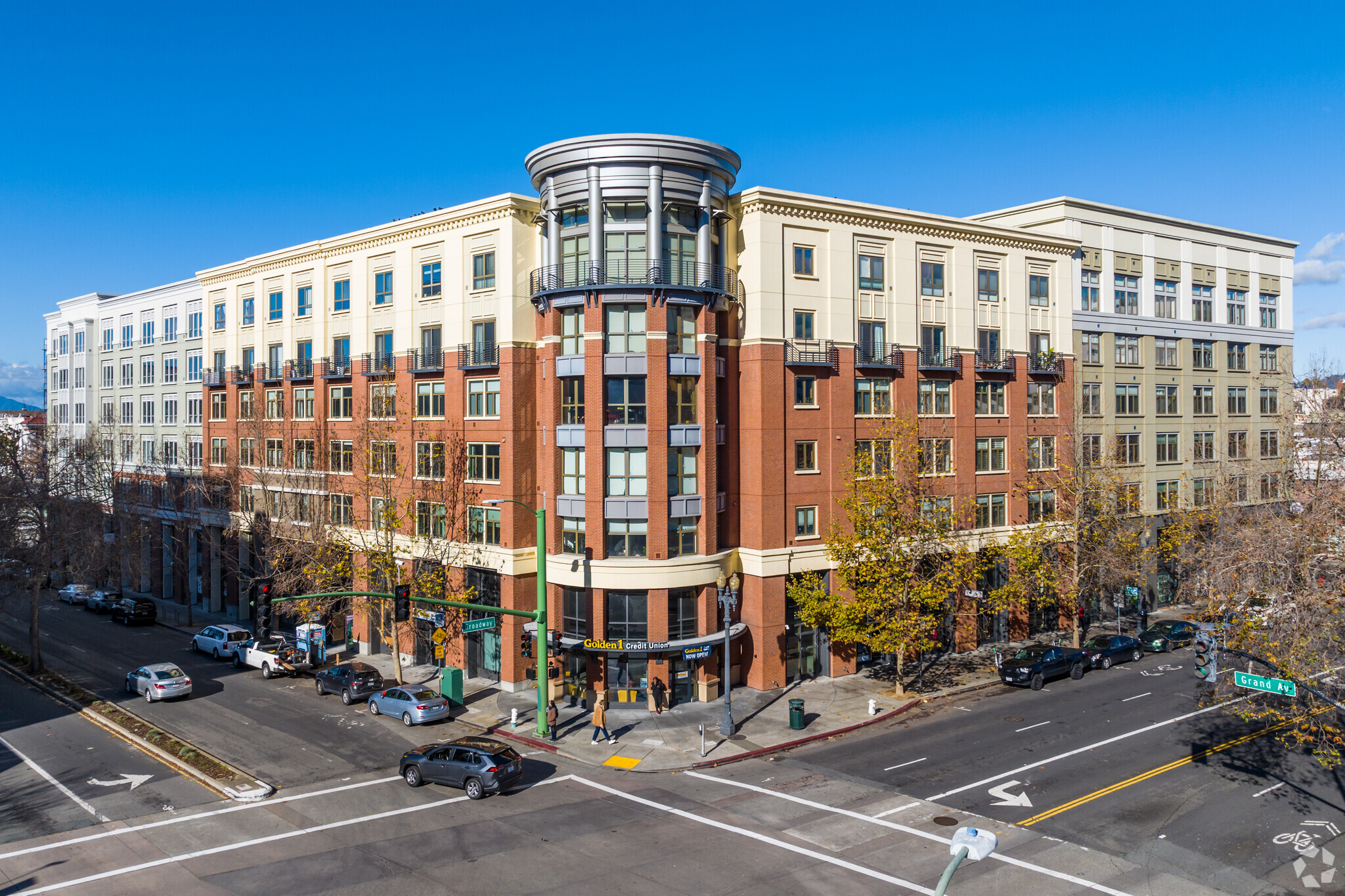 2251-2295 Broadway, Oakland, CA for lease Building Photo- Image 1 of 11